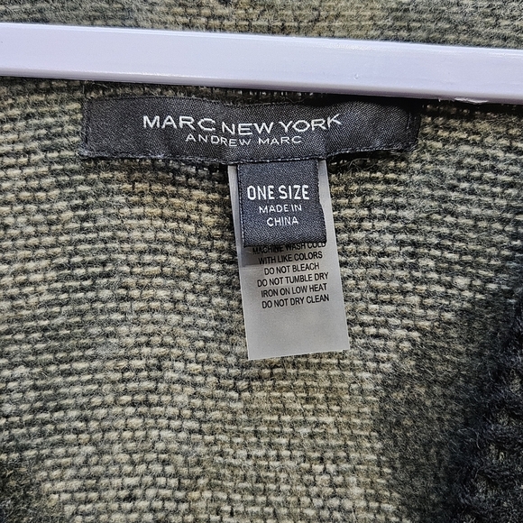 Marc New York Green Black Camo Knit Poncho with Locking Ring Closure Size OS - Picture 4 of 5